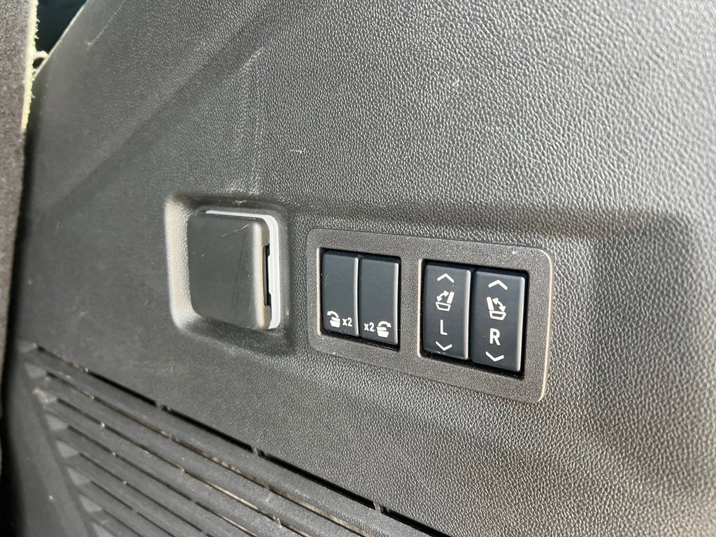 Used 2024 Chevrolet Tahoe High Country w/ Premium Package image 18