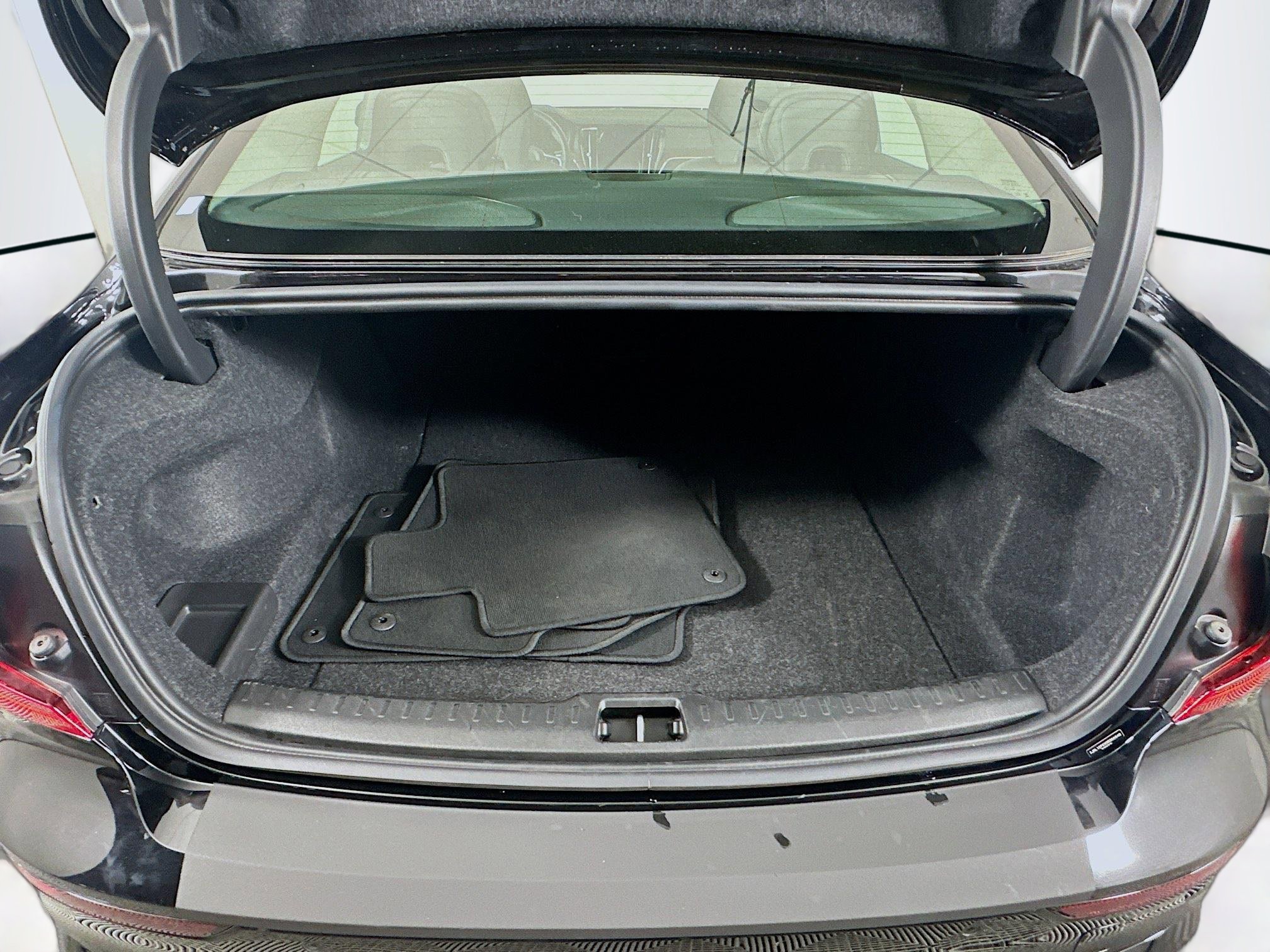 Used 2025 Volvo S60 B5 Plus image 29