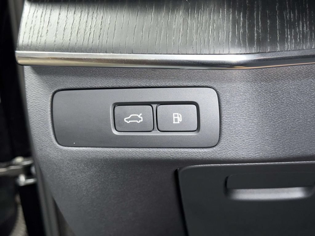 Used 2024 Volvo XC90 T8 Ultimate AWD/4WD image 28
