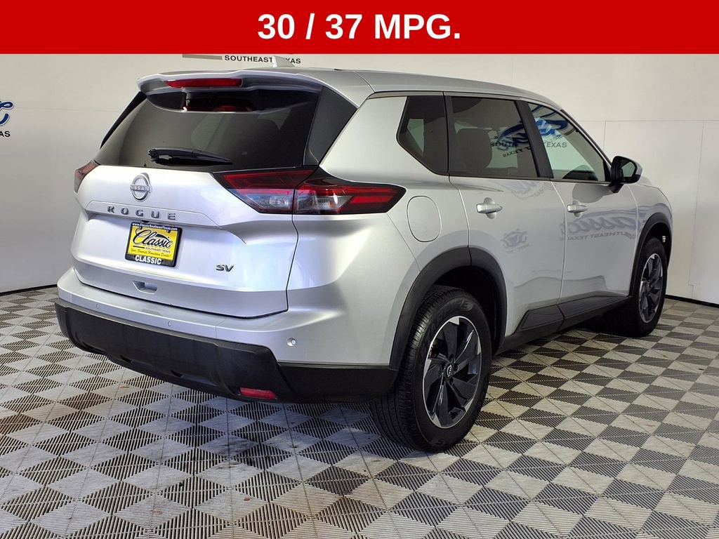 Used 2024 Nissan Rogue SV image 4