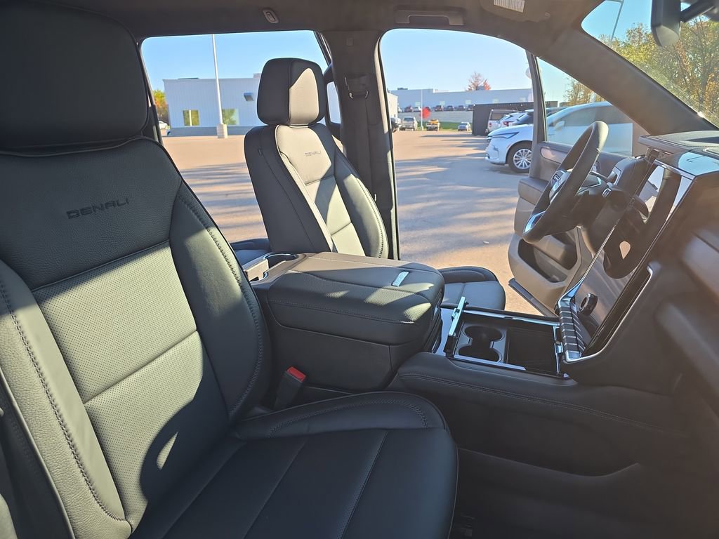 New 2026 GMC Yukon XL Denali w/ LPO, Floor Liner Package AWD/4WD image 10