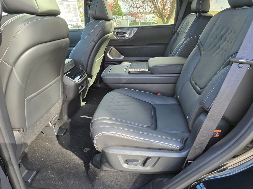 New 2025 INFINITI QX80 Autograph w/ Premium Cargo Package image 15