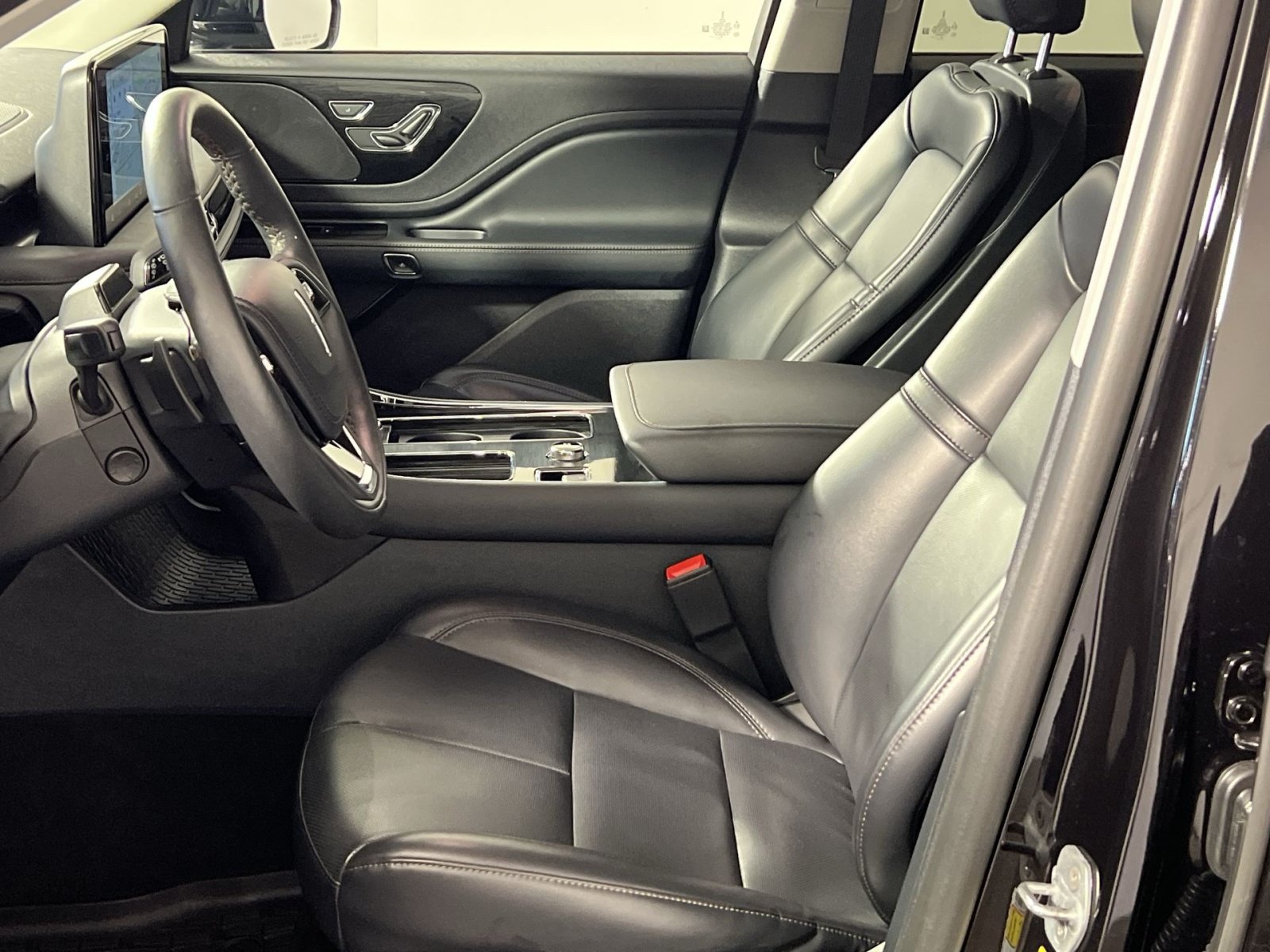 Used 2025 Lincoln Aviator AWD image 14