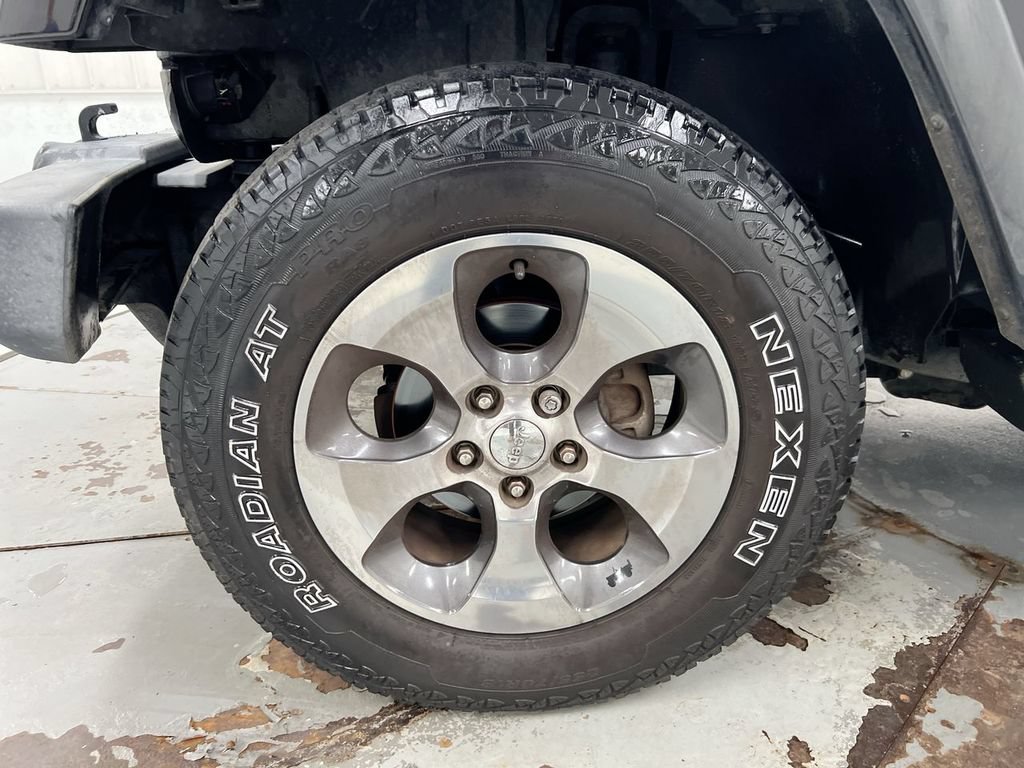 Used 2017 Jeep Wrangler Unlimited Sahara AWD/4WD image 23