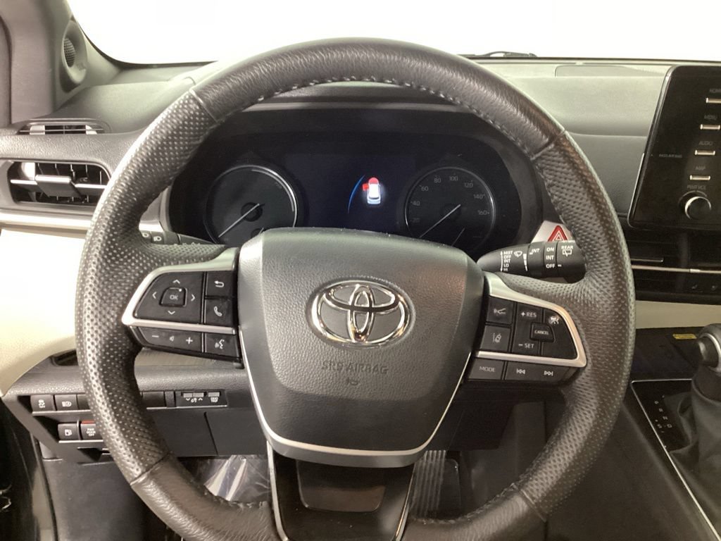 Used 2024 Toyota Sienna Limited AWD/4WD image 16