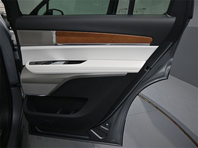 New 2026 Cadillac Vistiq Luxury image 17