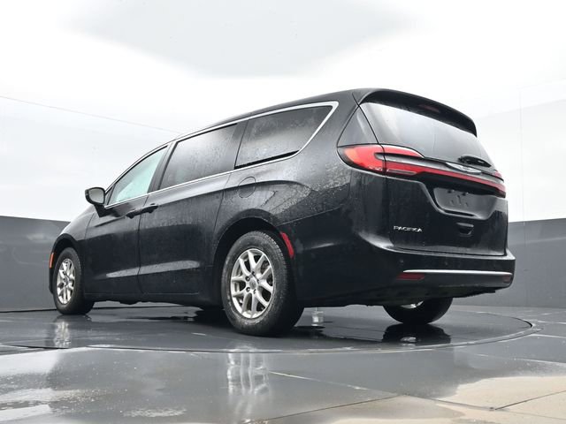 Used 2024 Chrysler Pacifica Touring-L image 26
