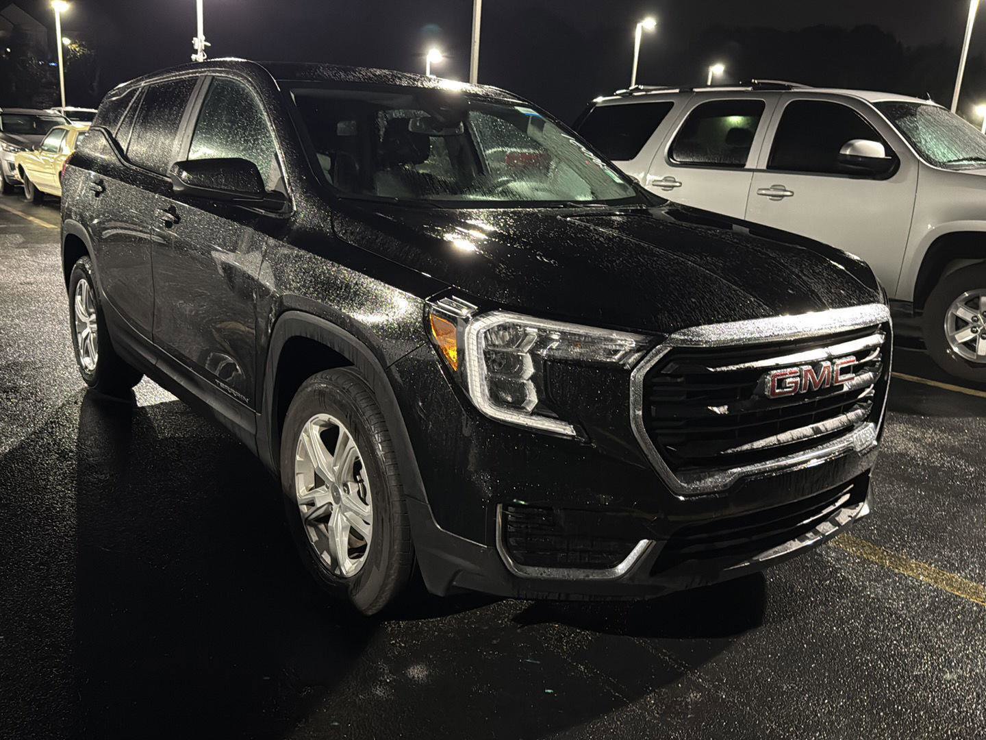 Used 2024 GMC Terrain SLE image 4