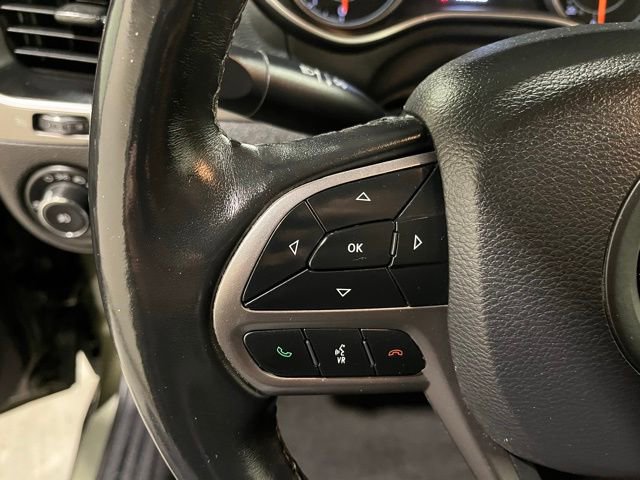 Used 2019 Jeep Cherokee Latitude Plus w/ Comfort/Convenience Group AWD/4WD image 24