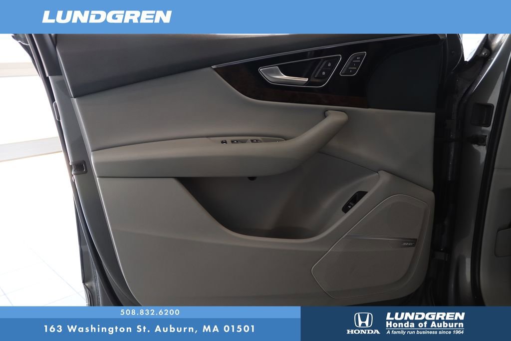Used 2018 Audi Q7 3.0T Premium Plus w/ Premium Plus Package AWD/4WD image 9