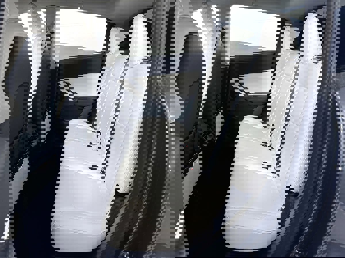 Used 2022 Tesla Model Y Long Range image 27