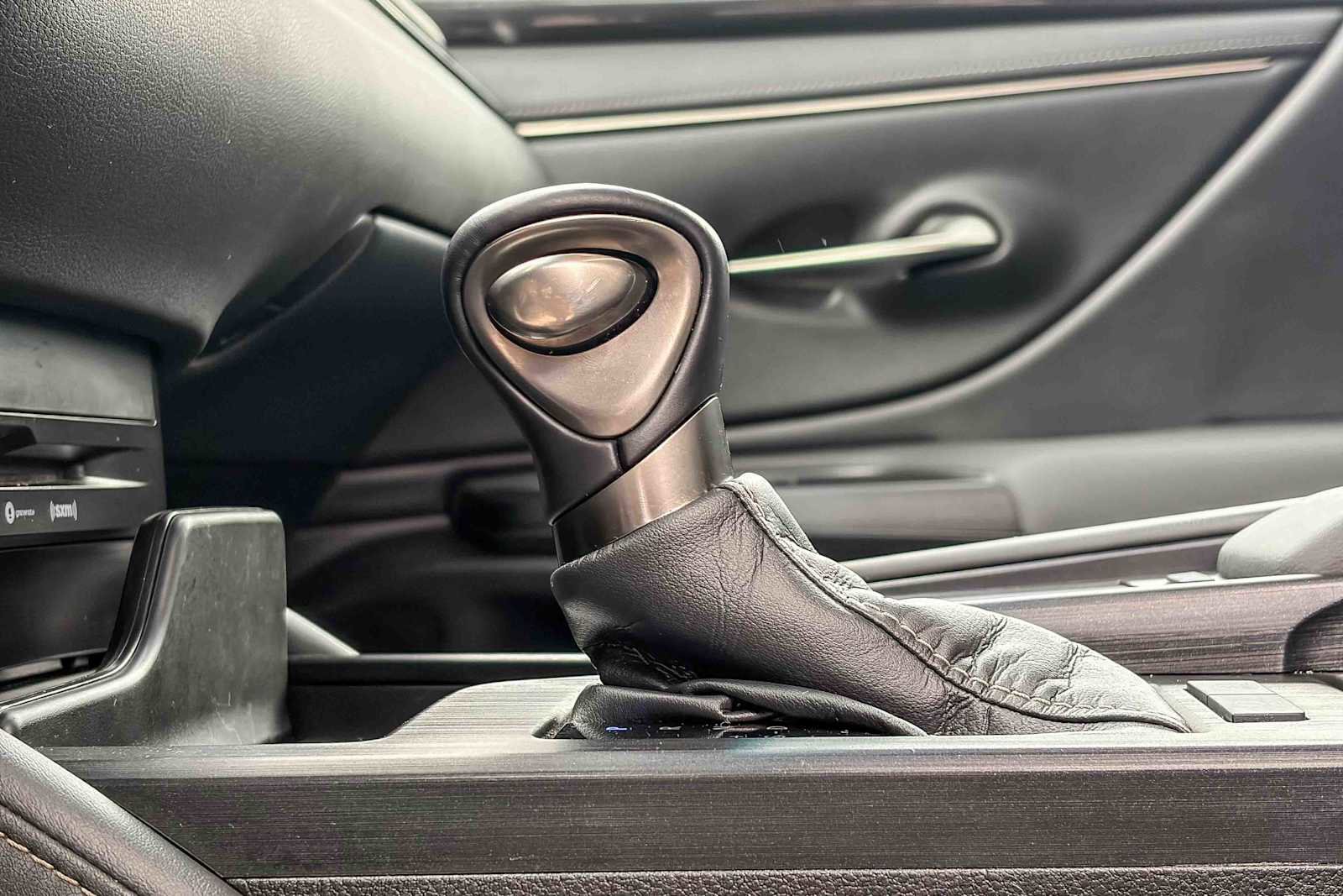 Used 2021 Lexus ES 300h w/ Accessory Package image 22