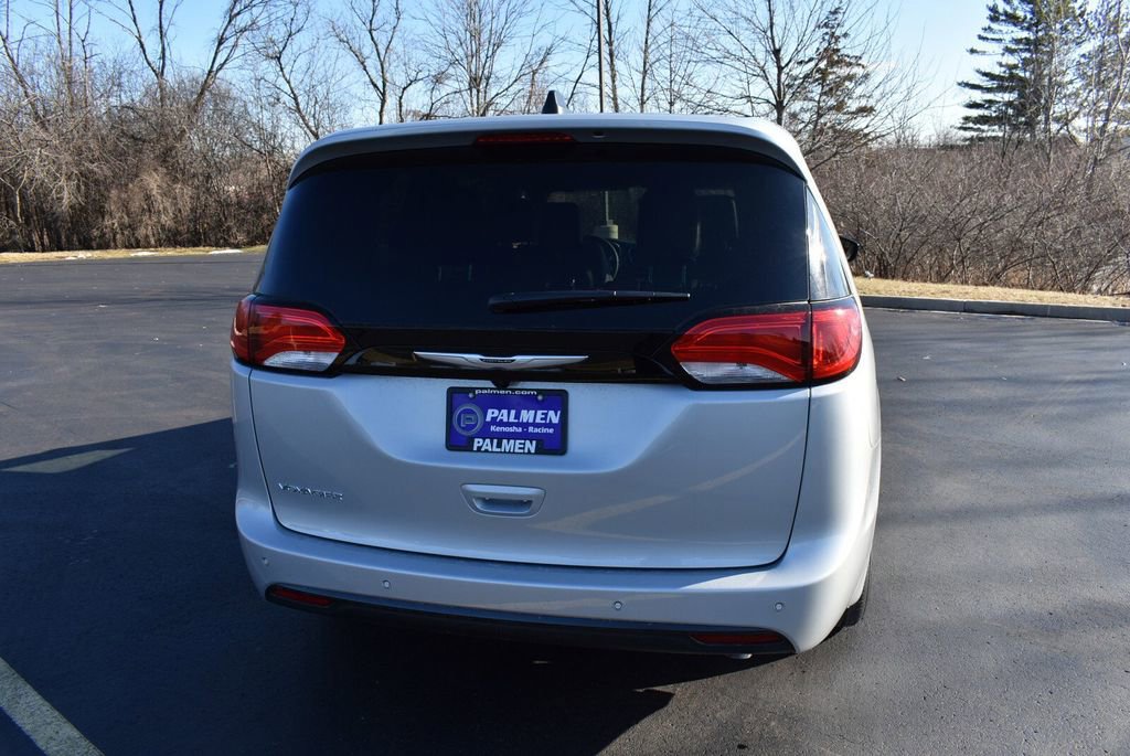 New 2026 Chrysler Voyager LX image 5