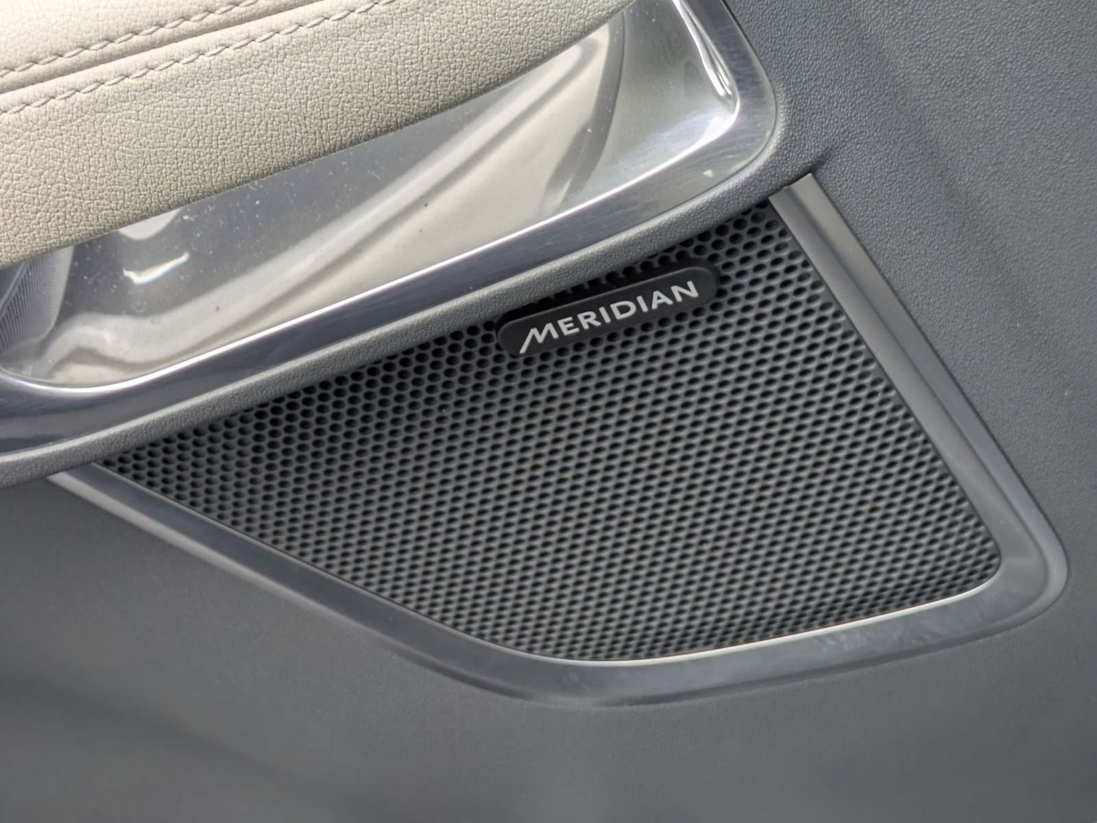 Used 2020 Jaguar E-PACE SE image 22