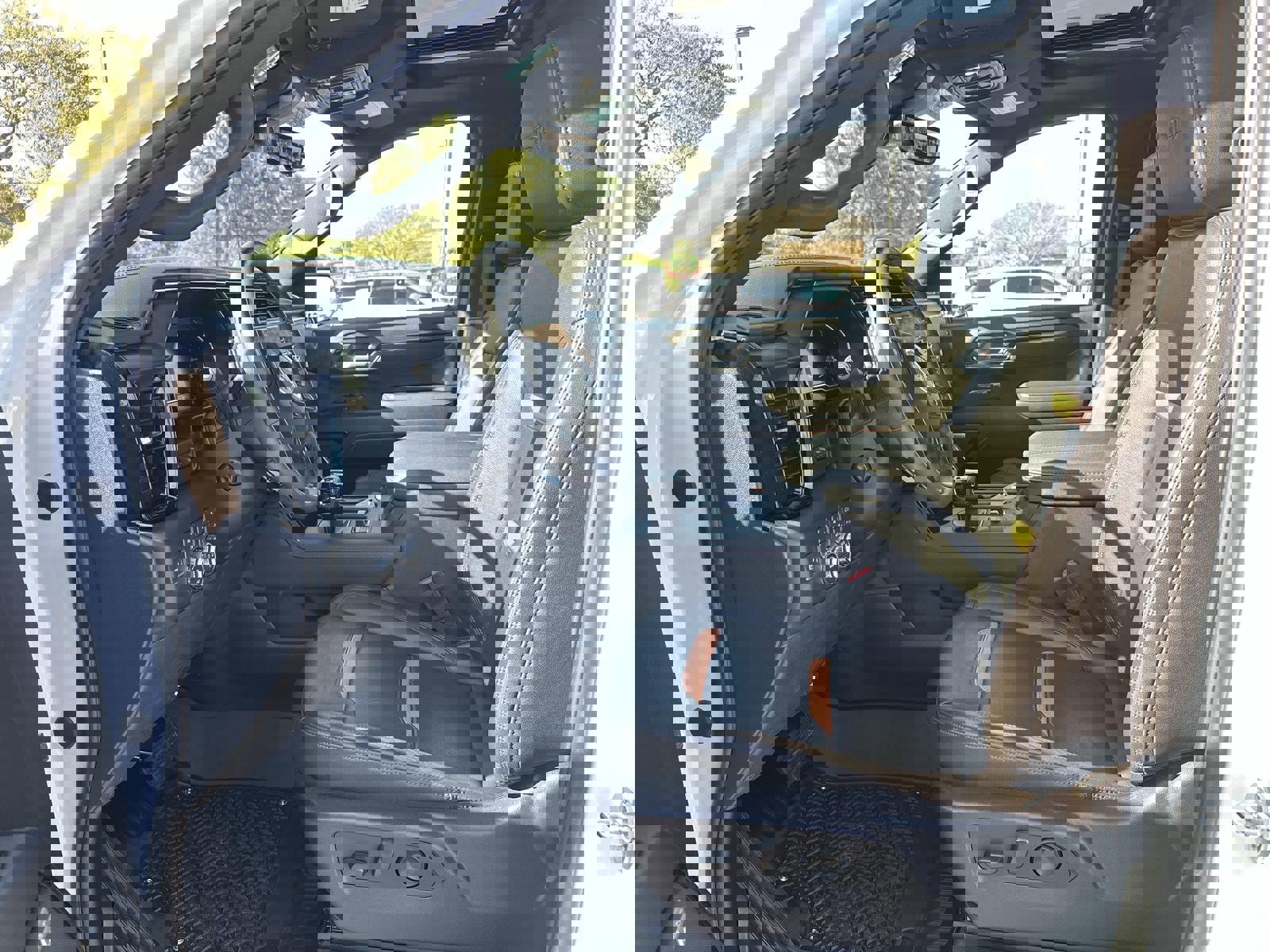 Used 2024 GMC Sierra 1500 AT4 w/ Technology Package image 16