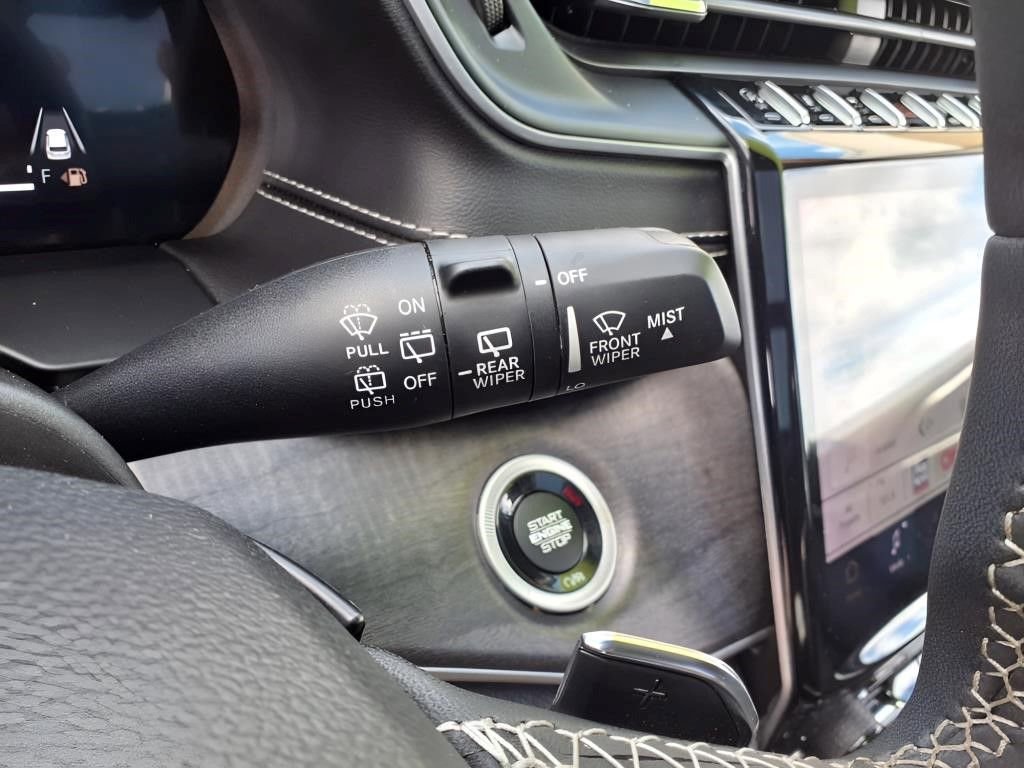 Used 2023 Jeep Grand Cherokee Limited image 22