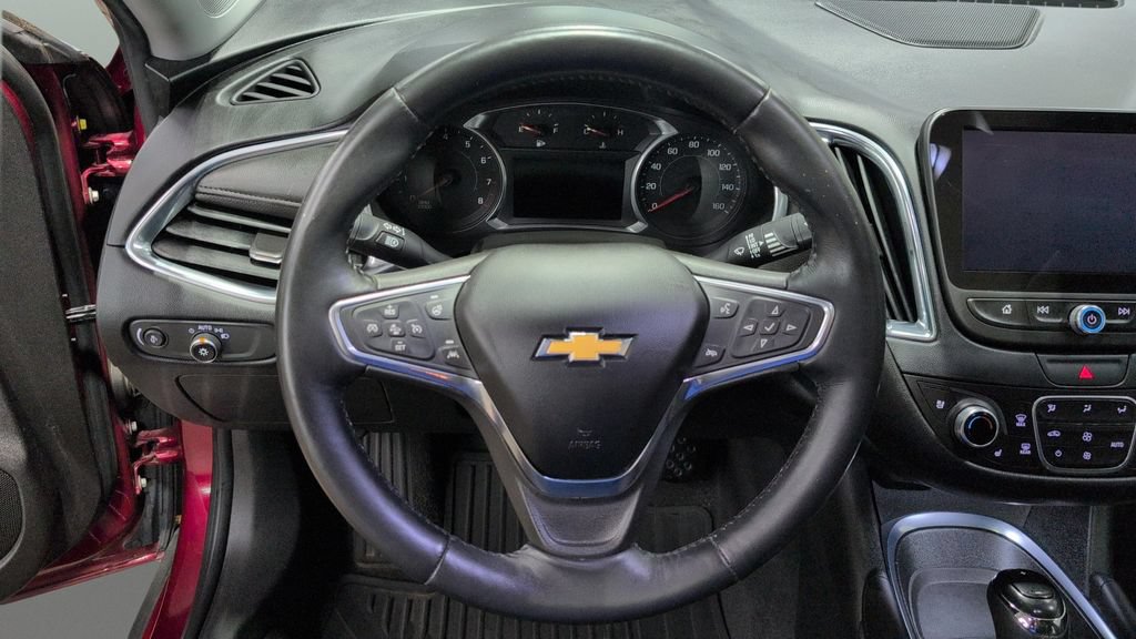 Used 2018 Chevrolet Malibu Premier w/ Premier Sun and Wheel Package FWD image 10
