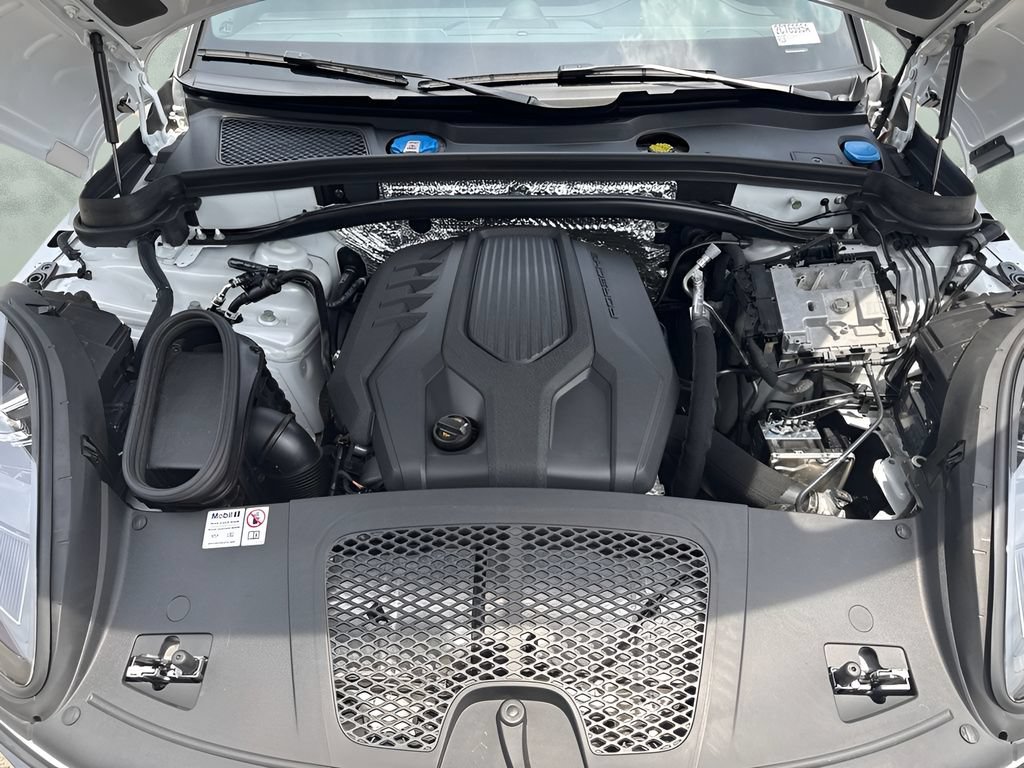 Used 2024 Porsche Macan AWD/4WD image 12
