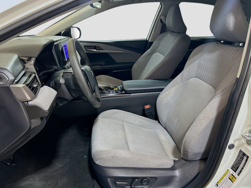 Used 2025 Toyota Camry LE w/ Convenience Package FWD image 18