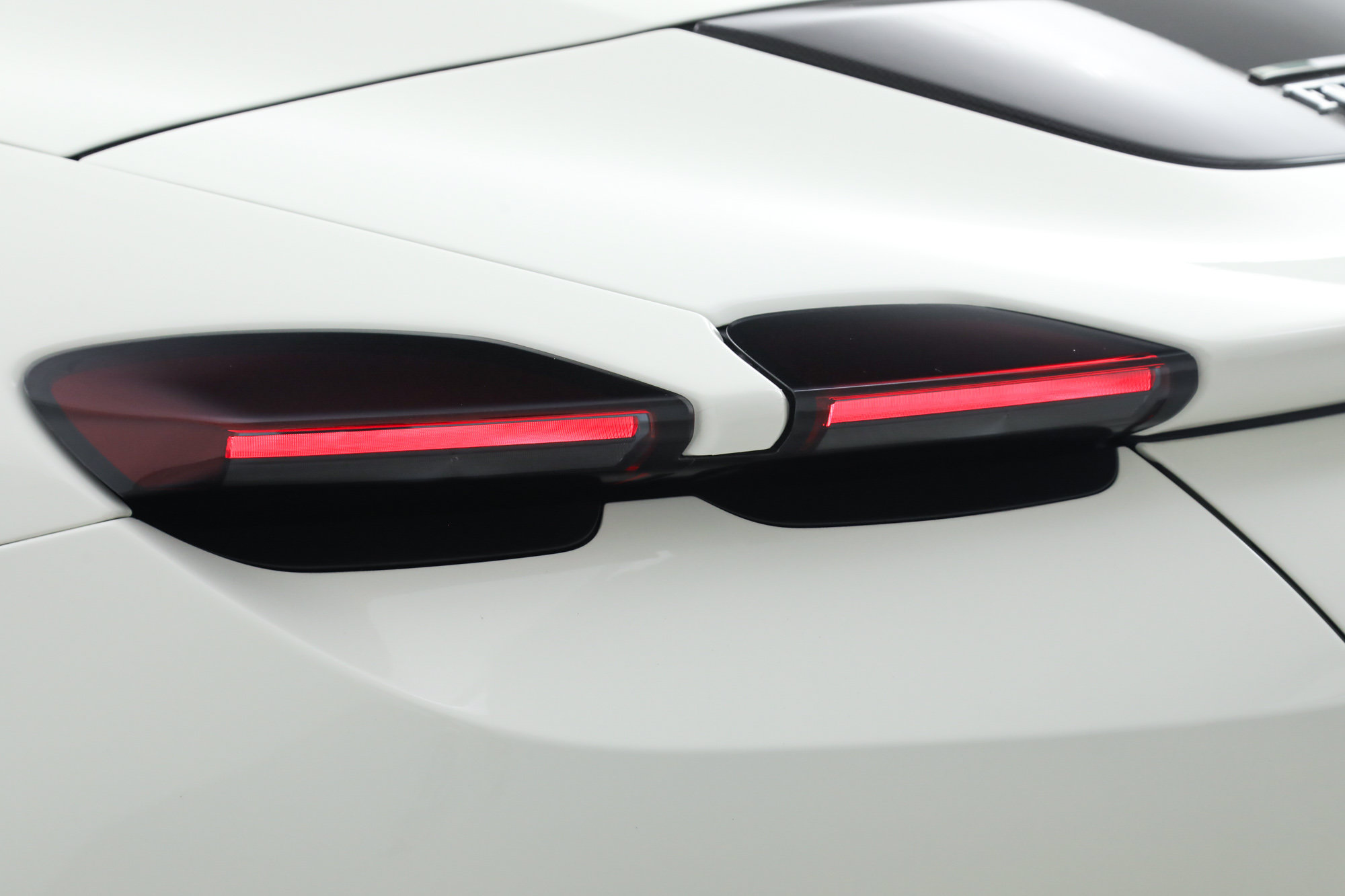 Certified 2025 Ferrari Roma Spider RWD image 18