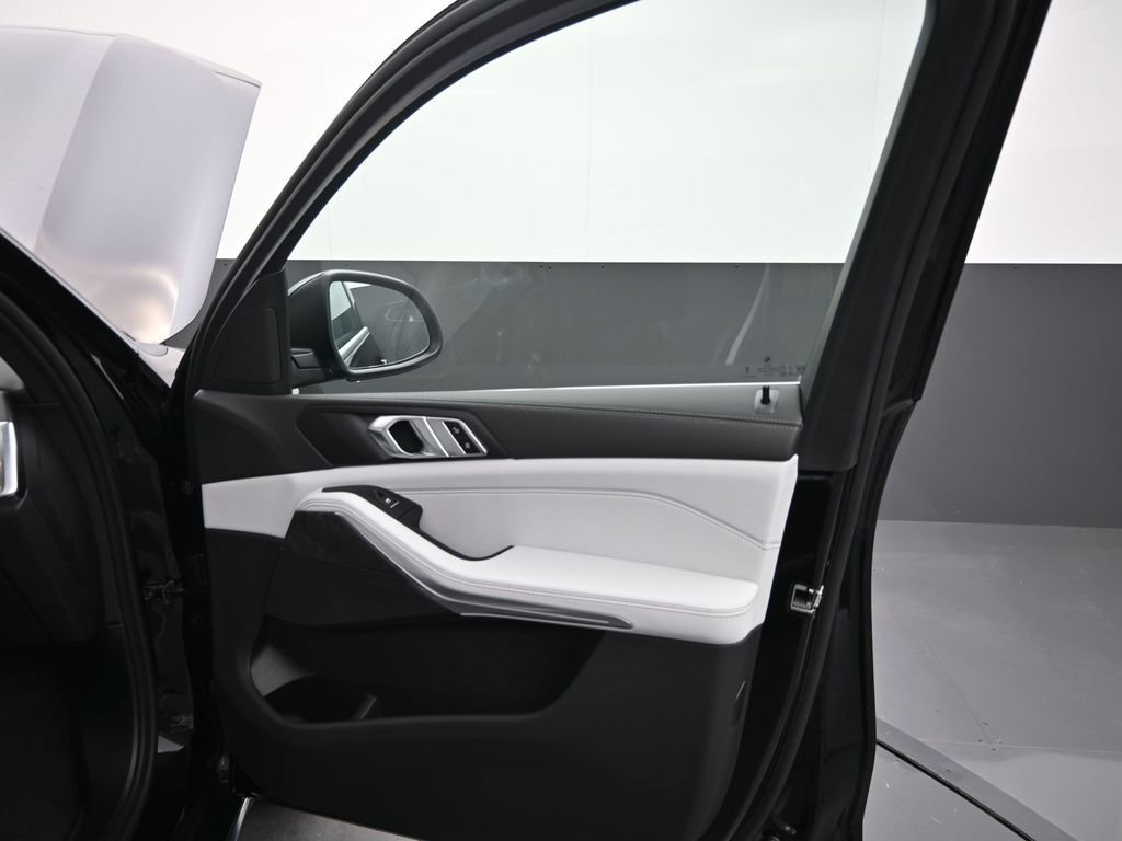New 2026 BMW X5 sDrive40i w/ Parking Assistance Package RWD image 19