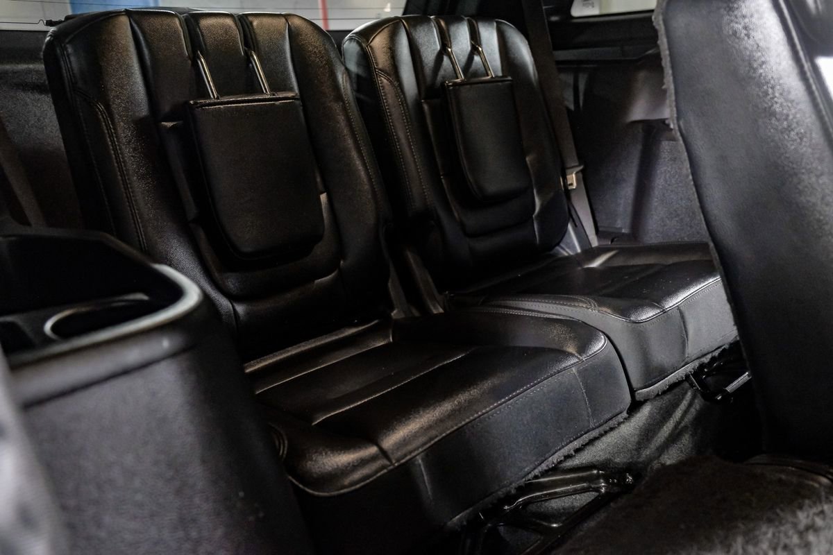 Used 2017 Ford Explorer XLT w/ Equipment Group 202A FWD image 32