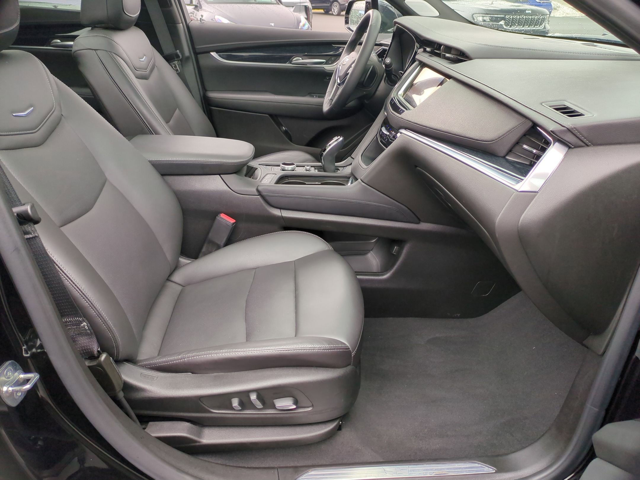 Certified 2025 Cadillac XT5 Premium Luxury FWD image 29