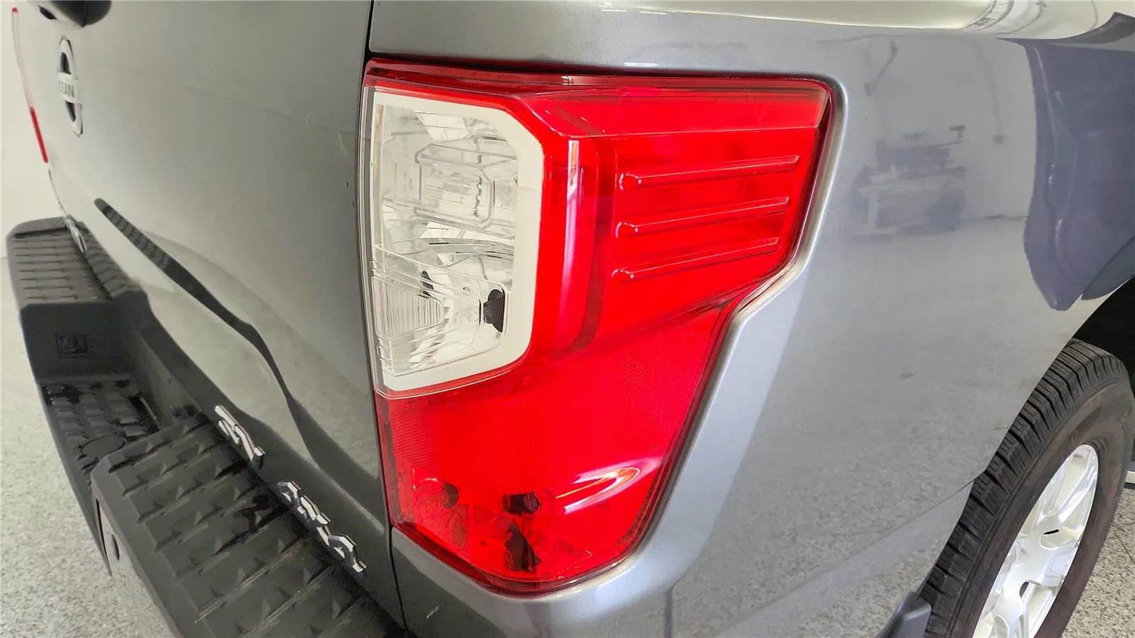 Used 2017 Nissan Titan SV AWD/4WD image 15