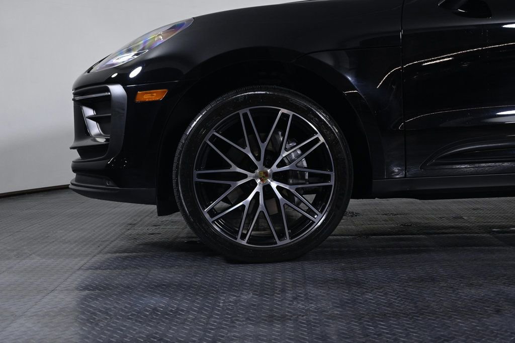Certified 2024 Porsche Macan image 27
