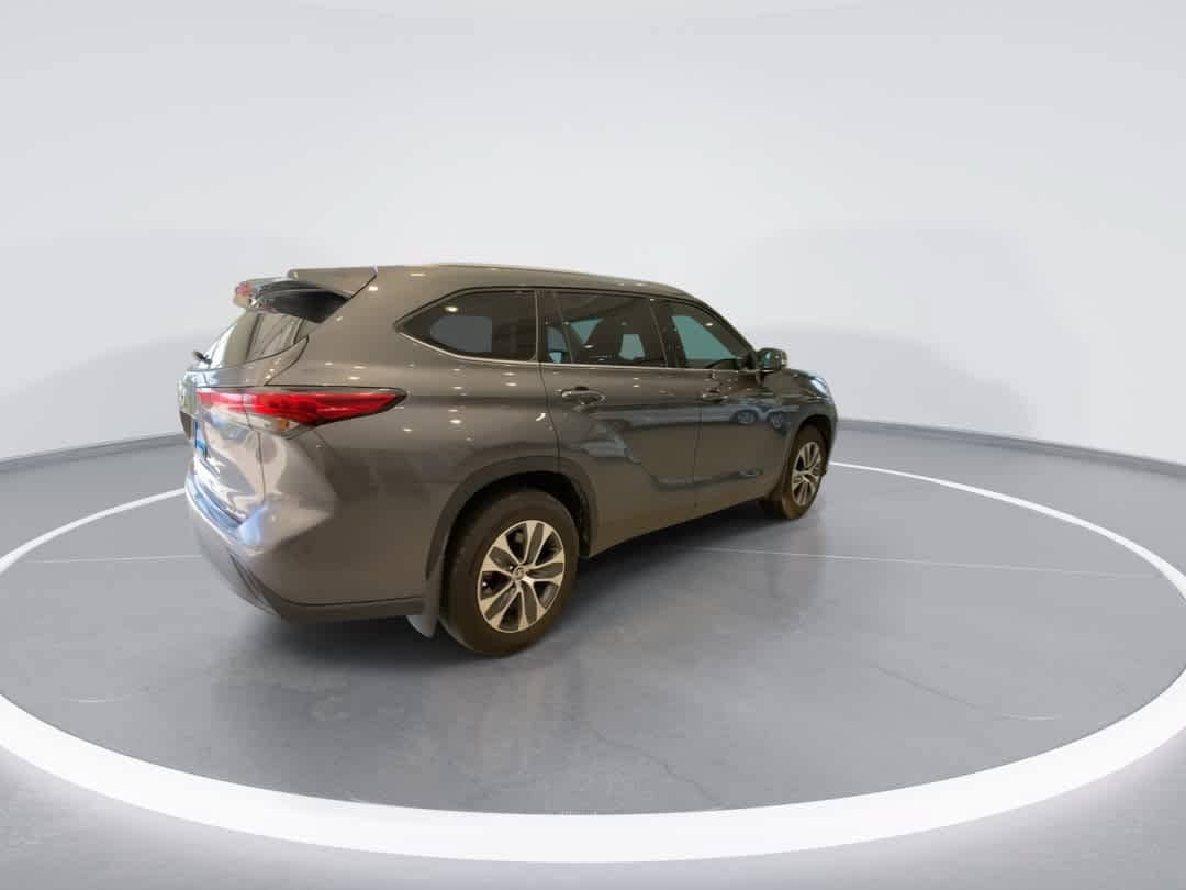 Certified 2021 Toyota Highlander XLE AWD/4WD image 8