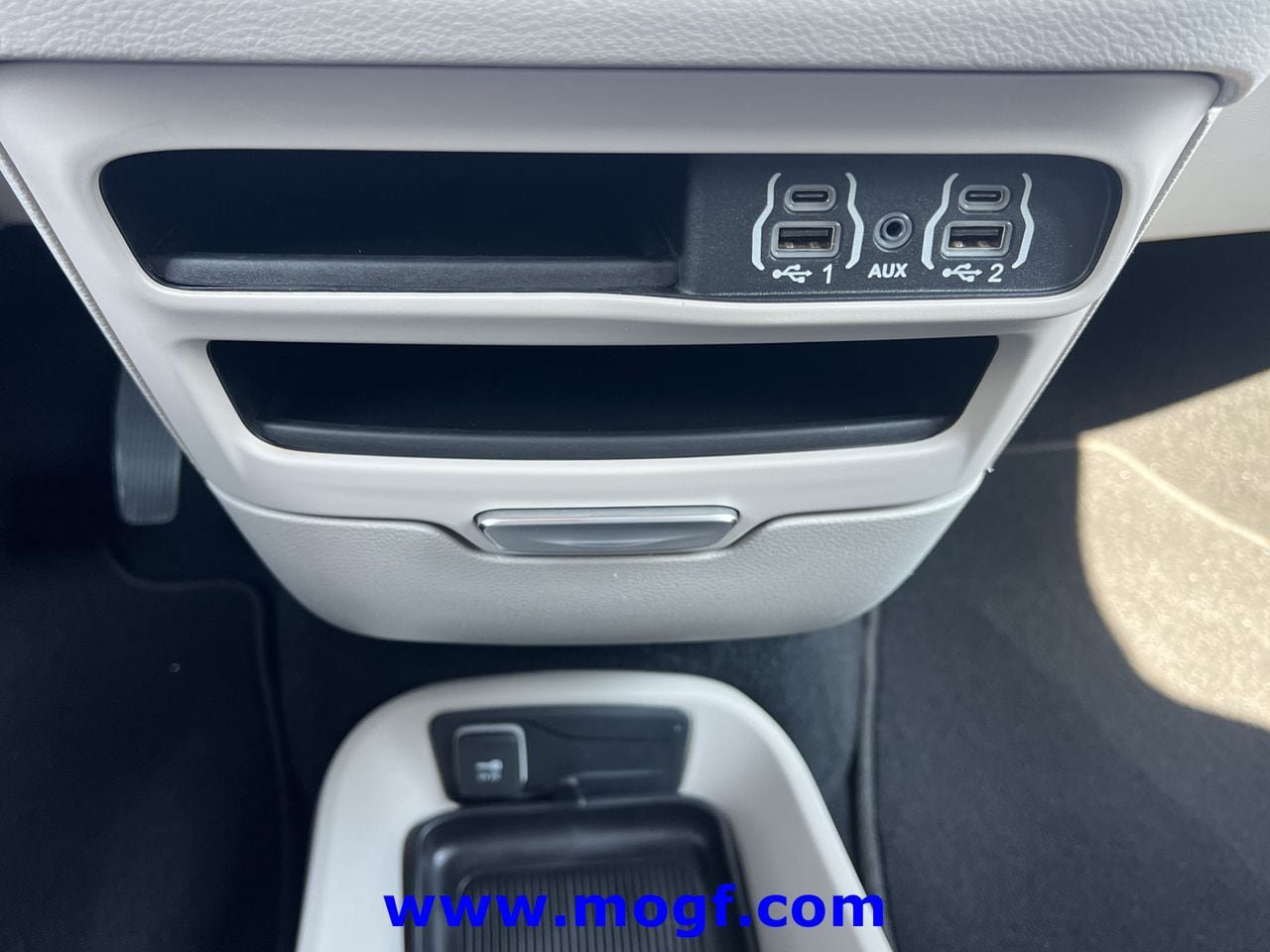 Used 2024 Chrysler Pacifica Touring-L FWD image 12
