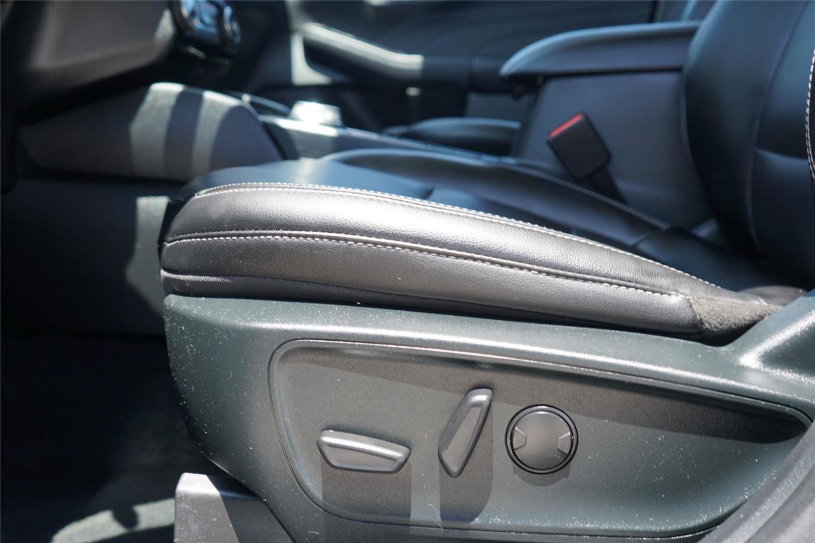 Used 2022 Ford Escape Titanium FWD image 21