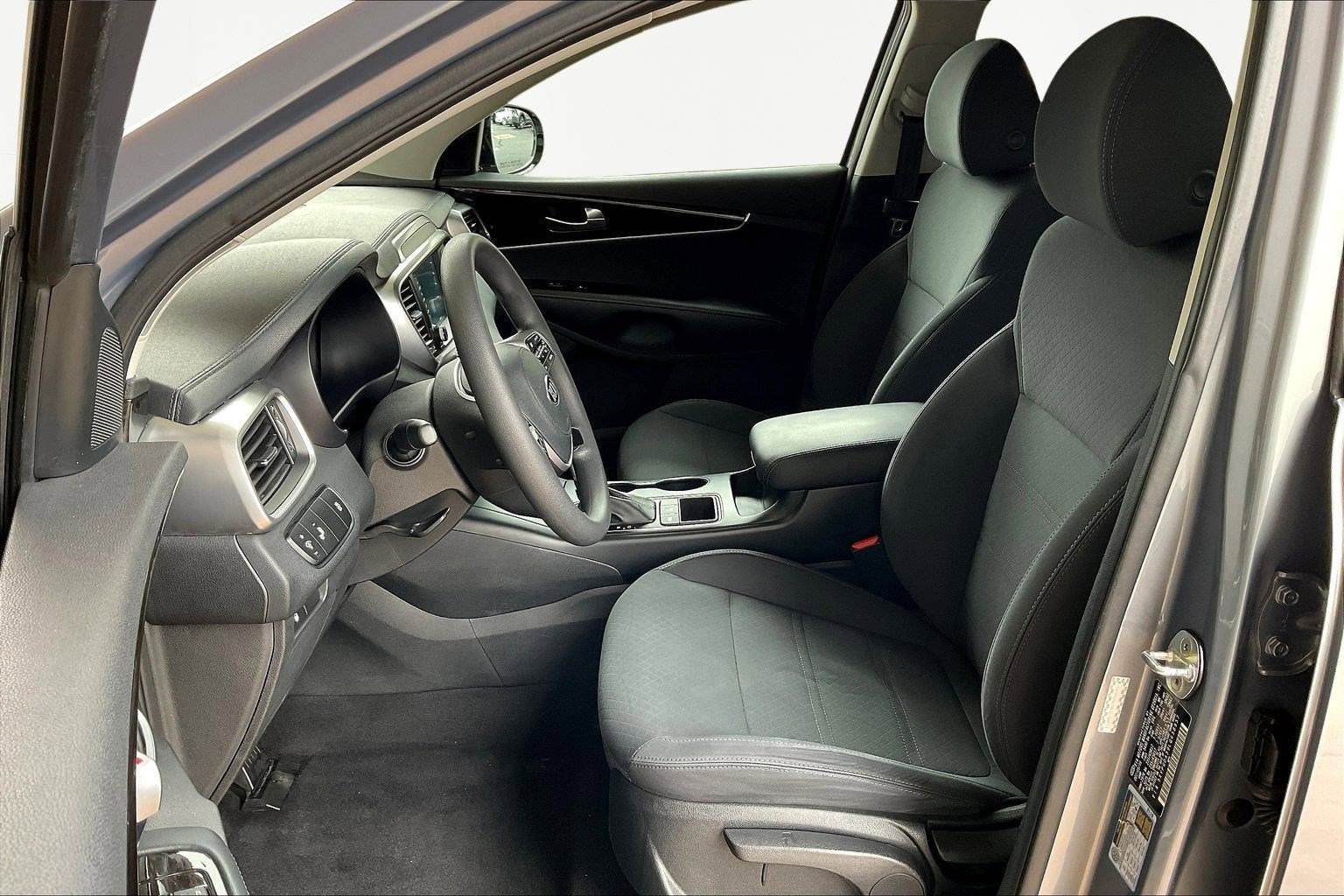 Used 2020 Kia Sorento LX image 21