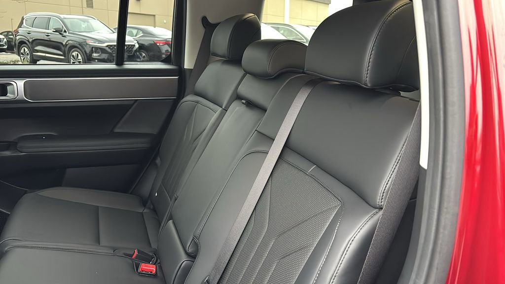 Used 2025 Hyundai Santa Fe SEL image 30