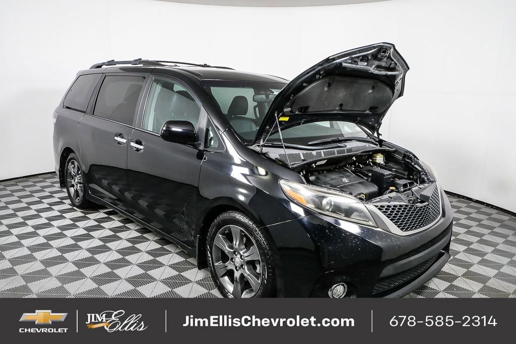 Used 2016 Toyota Sienna SE image 35