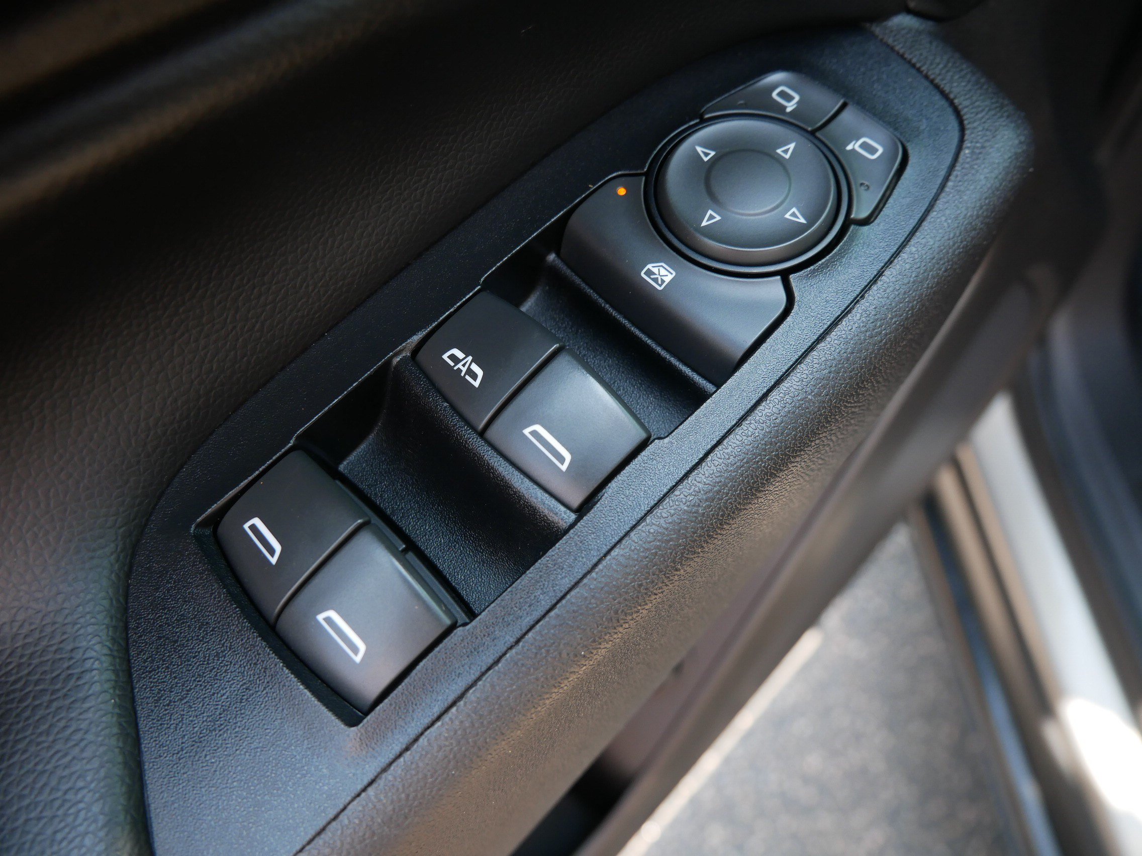 Used 2018 Chevrolet Equinox LT AWD/4WD image 19