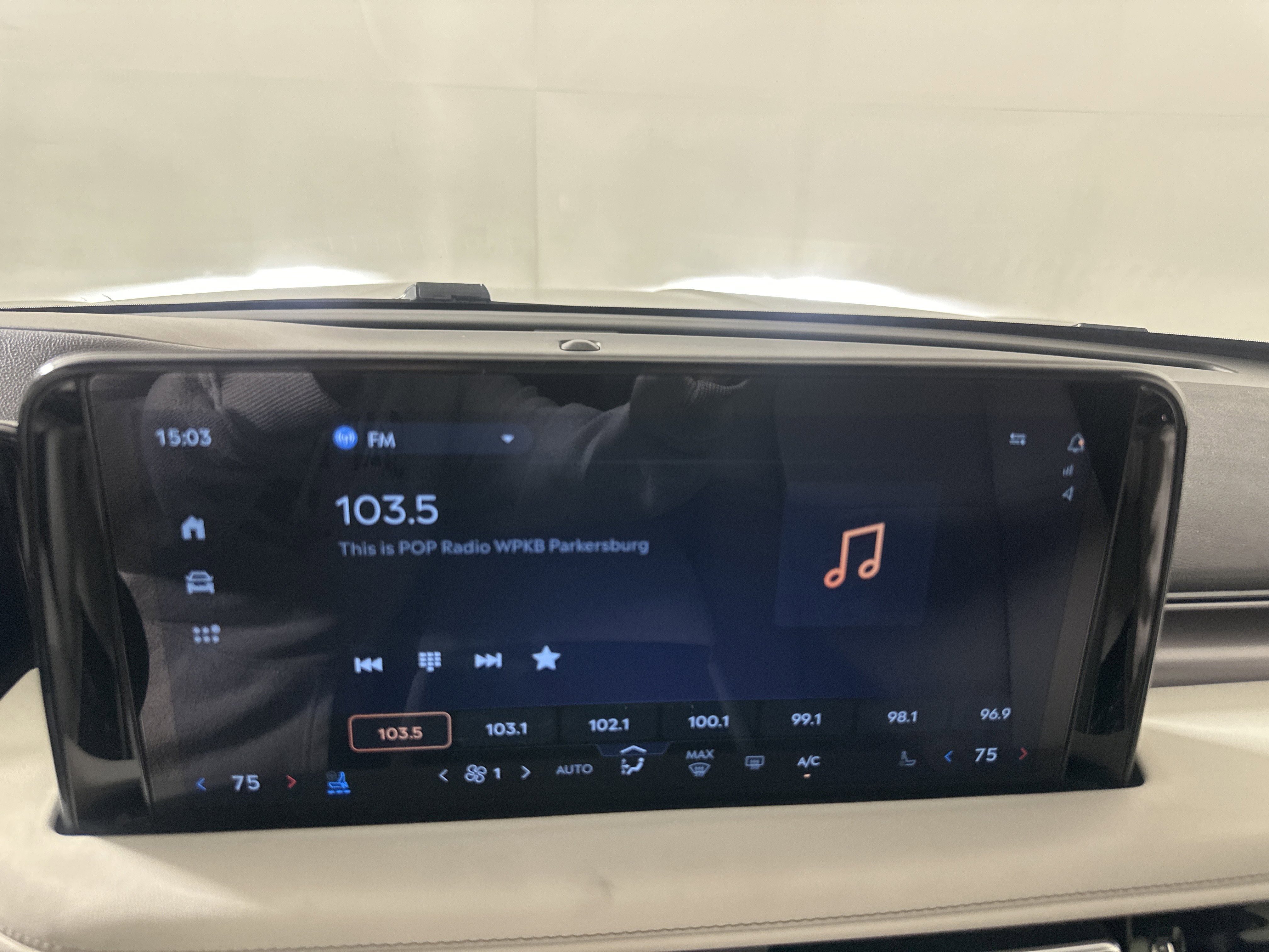 New 2025 Lincoln Aviator AWD image 15