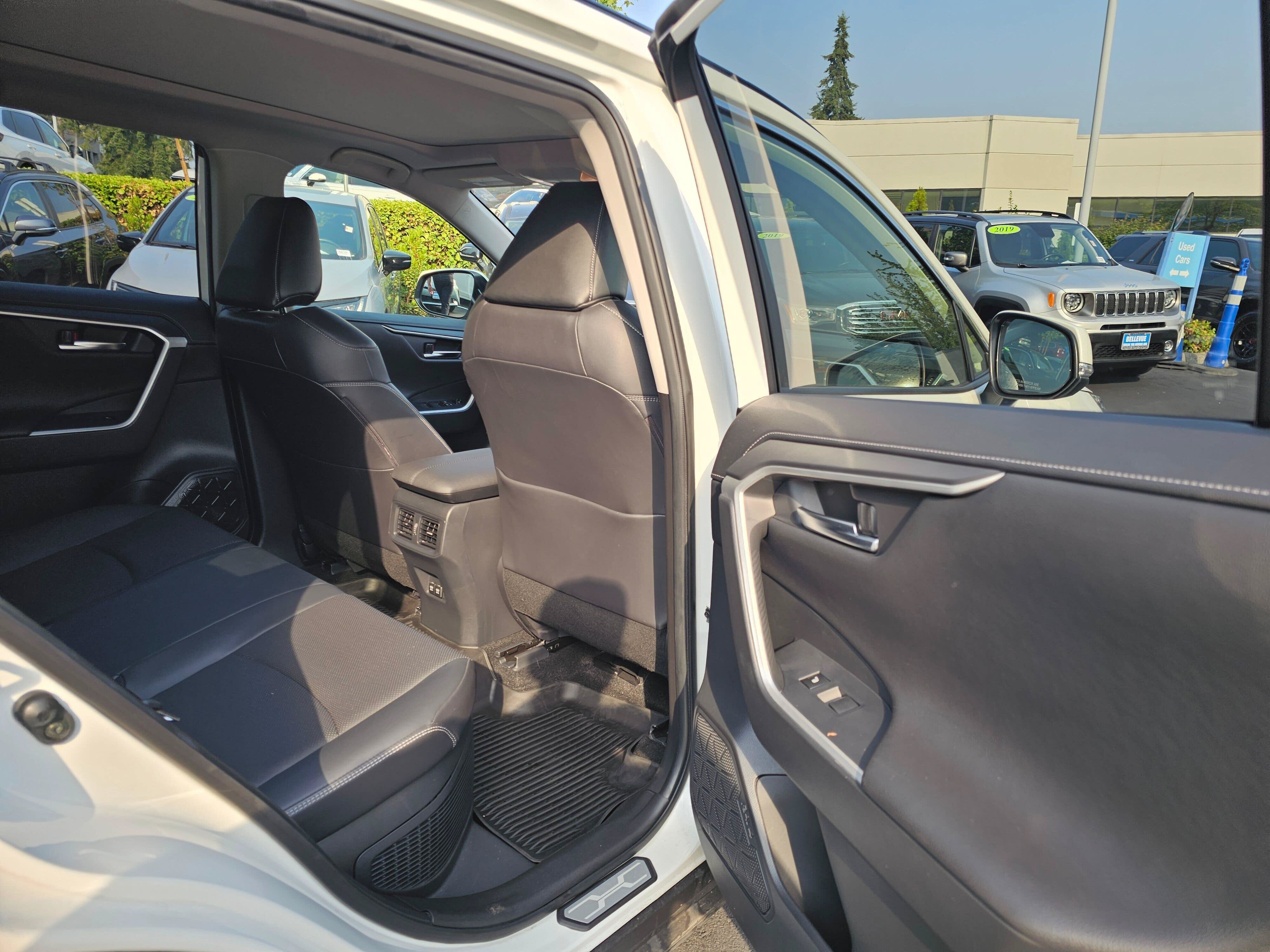 Used 2020 Toyota RAV4 Limited AWD/4WD image 15