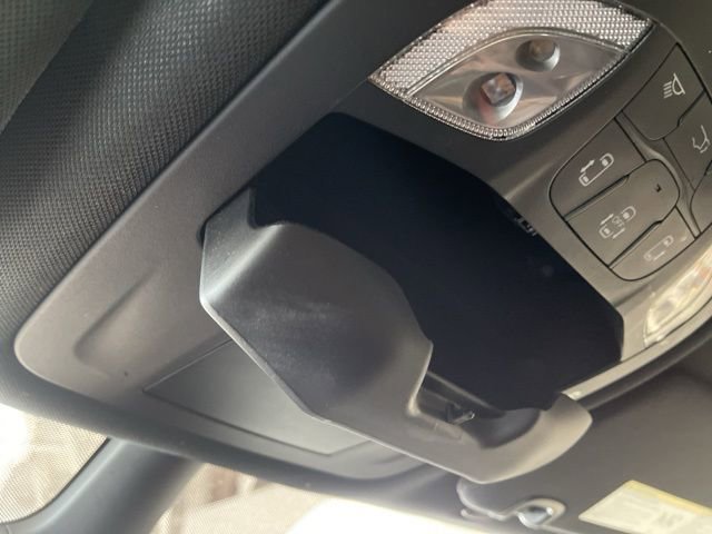 Used 2025 Chrysler Pacifica Select image 53