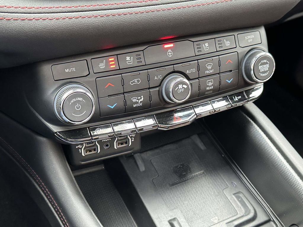 Used 2023 Dodge Durango GT image 30
