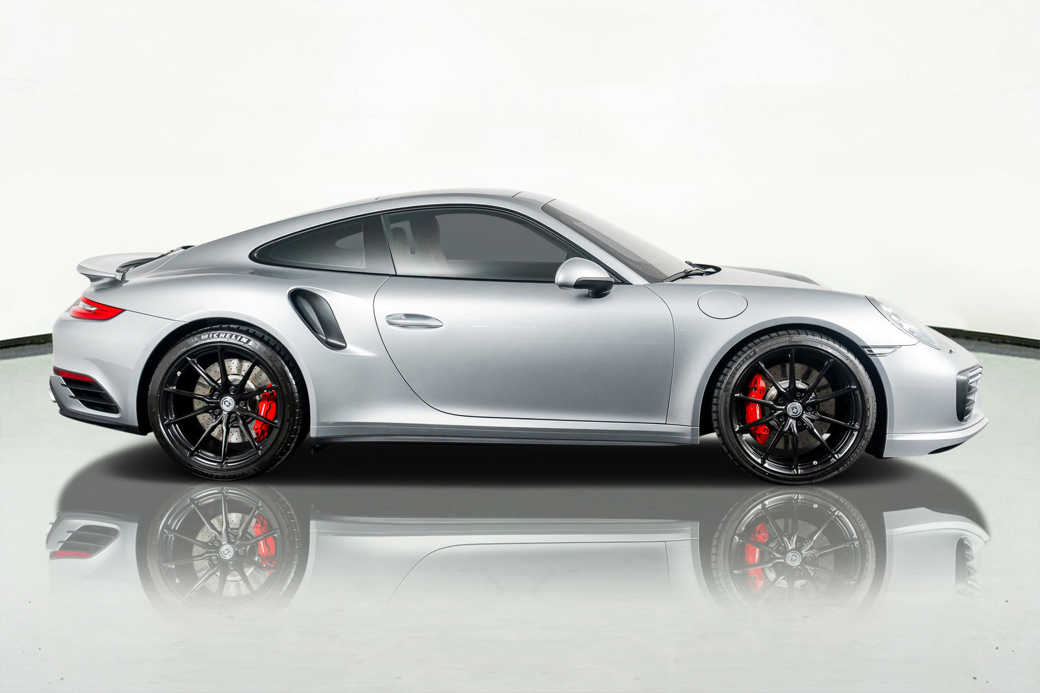 Used 2017 Porsche 911 Turbo S image 5