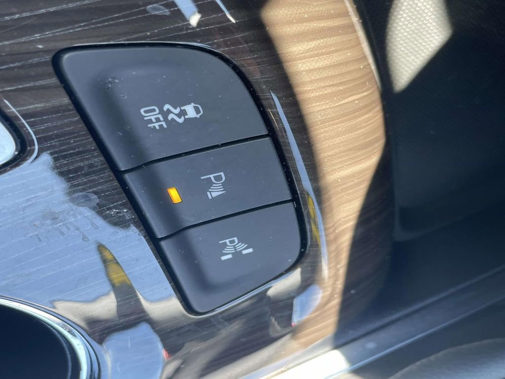 Used 2025 Chevrolet Malibu LT FWD image 23