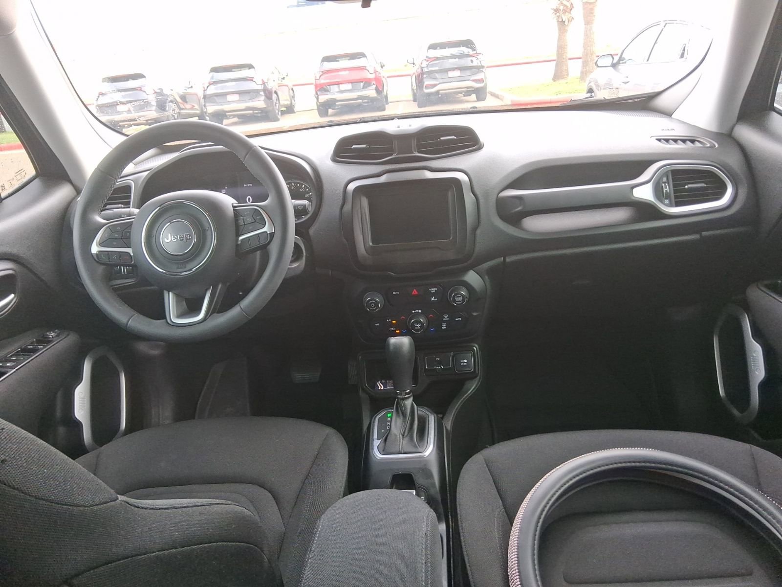 Used 2021 Jeep Renegade Latitude FWD image 10