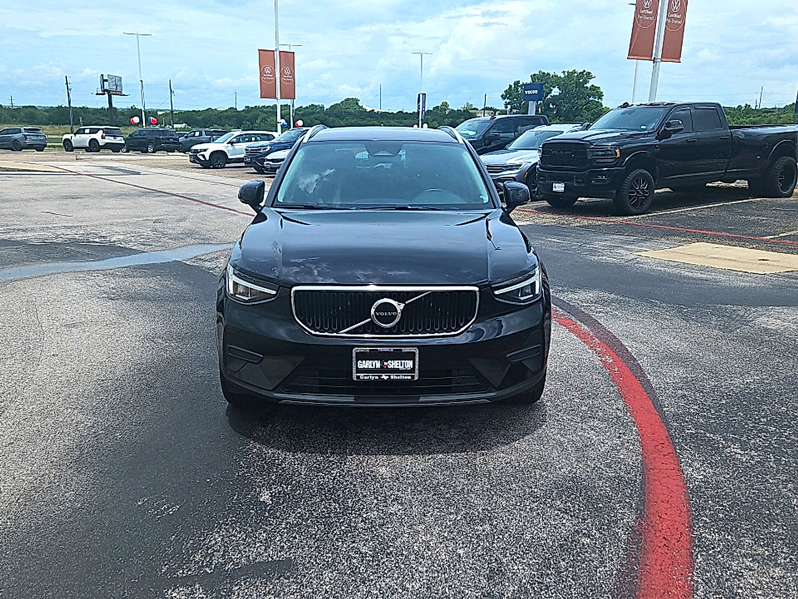 Used 2023 Volvo XC40 B5 Core AWD/4WD image 2