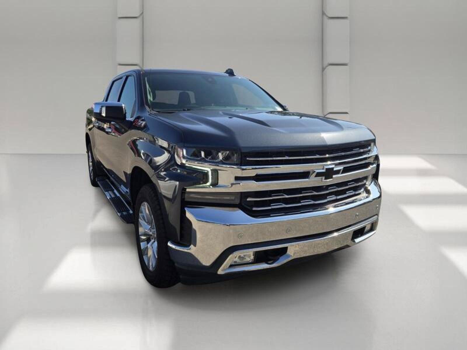 Used 2021 Chevrolet Silverado 1500 LTZ w/ LTZ Premium Package AWD/4WD image 3