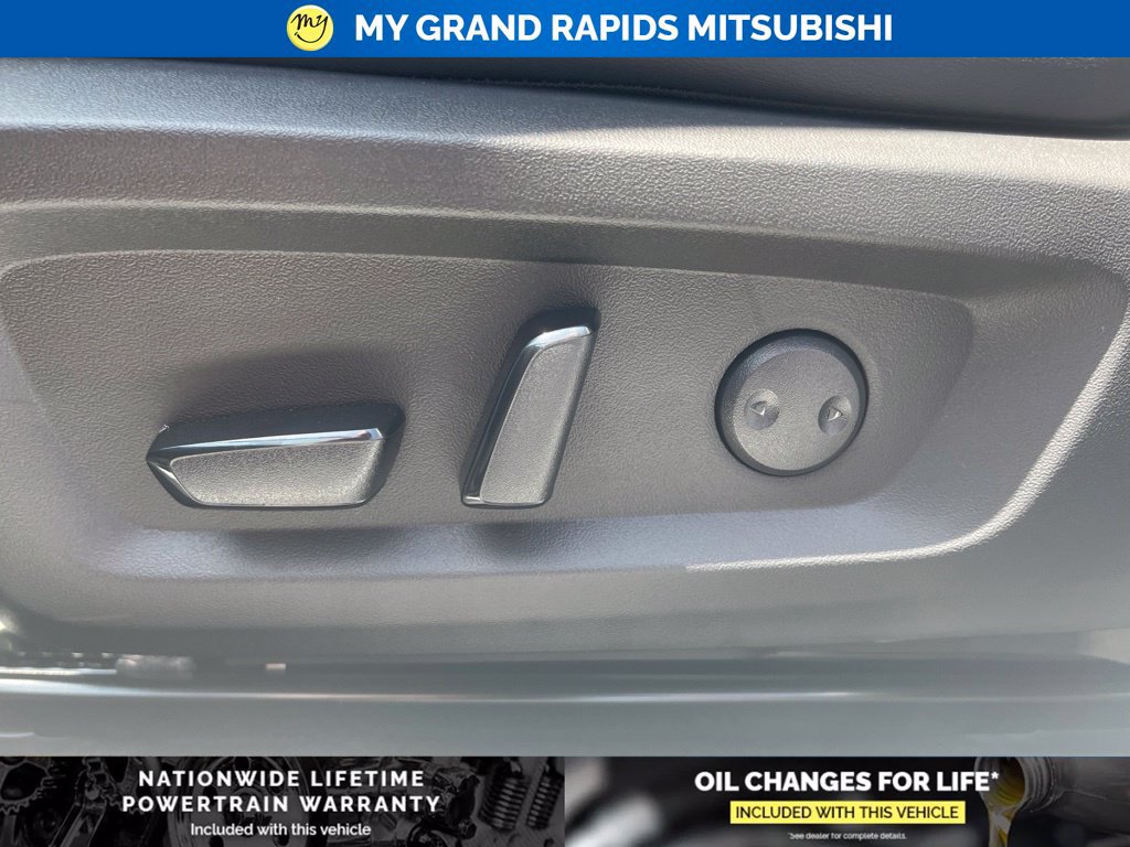New 2026 Mitsubishi Outlander AWD image 11