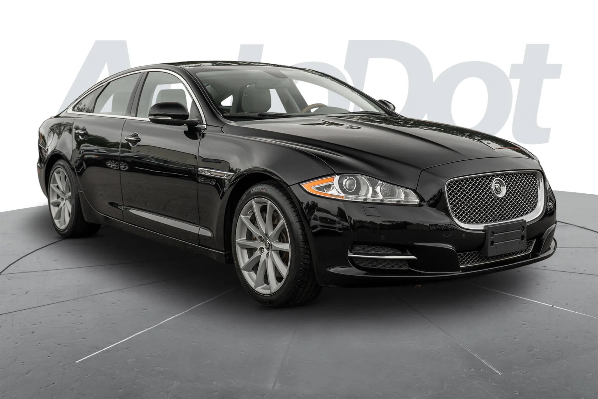 Used 2012 Jaguar XJ RWD image 4