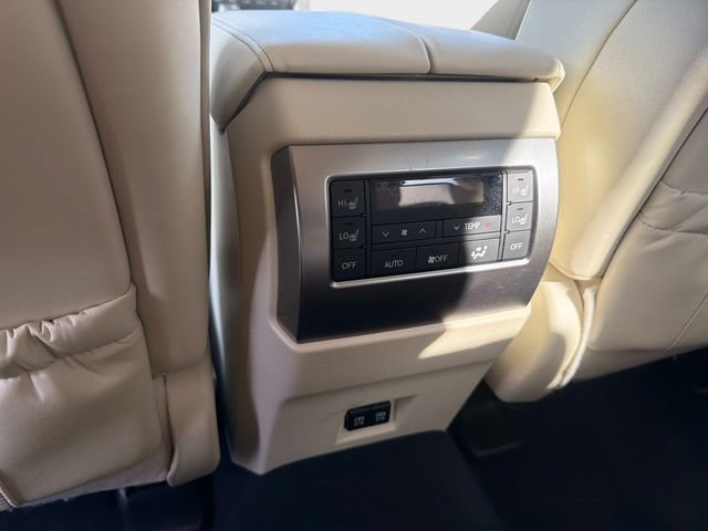 Used 2022 Lexus GX 460 Premium w/ Accessory Package AWD/4WD image 16