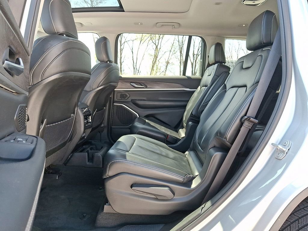 Used 2022 Jeep Grand Cherokee L Limited AWD/4WD image 13