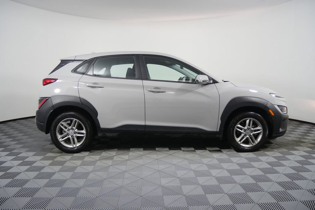 Used 2023 Hyundai Kona SE image 2